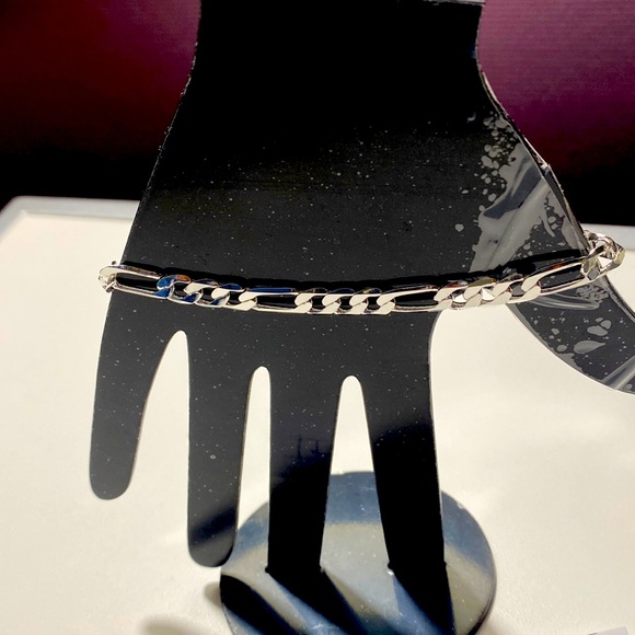 New 8โ 925 Sterling Silver Figaro Bracelet - Picture 3 of 7